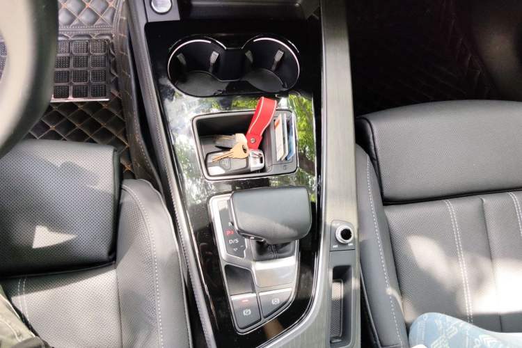Used Audi A4L 2023 40 TFSI Luxury Dynamic Model Gear Lever