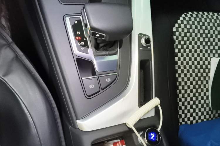 Used Audi A4L 2023 40 TFSI Fashion Dynamic Model Gear Lever