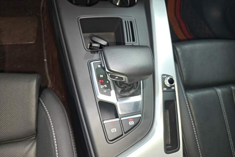 Used Audi A4L 2023 40 TFSI Fashion Dynamic Model Gear Lever