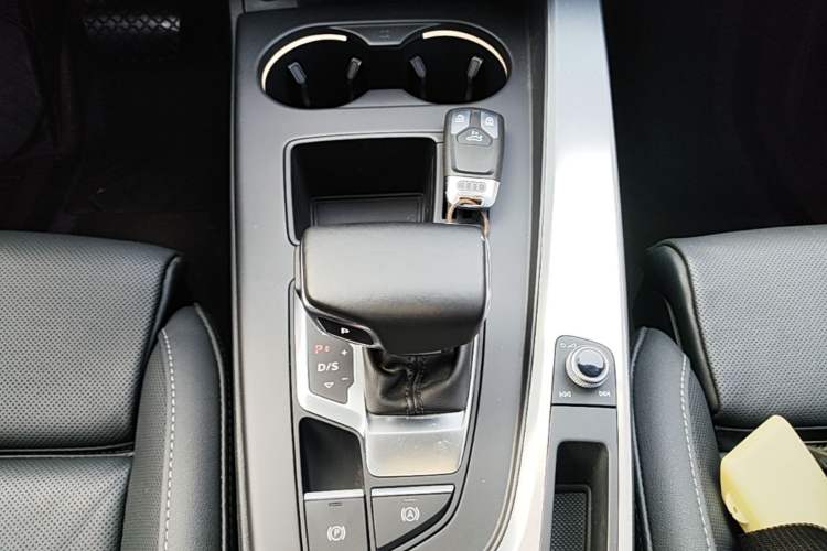 Used Audi A4L 2023 40 TFSI Fashion Dynamic Model Gear Lever