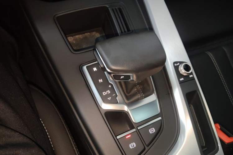 Used Audi A4L 2023 40 TFSI Fashion Dynamic Model Gear Lever