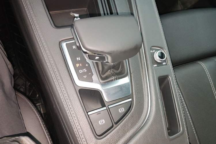 Used Audi A4L 2023 40 TFSI Fashion Dynamic Model Gear Lever