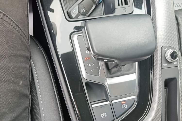 Used Audi A4L 2023 40 TFSI quattro Luxury Dynamic Edition Gear Lever