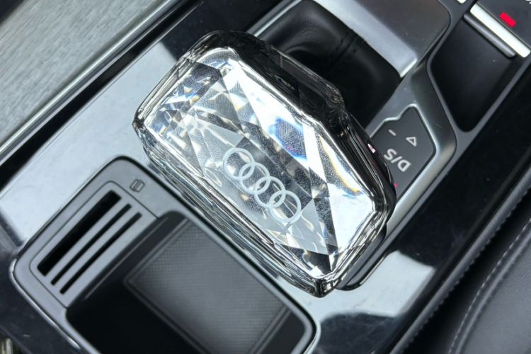 Used Audi A4L 2023 40 TFSI Luxury Dynamic Model Gear Lever