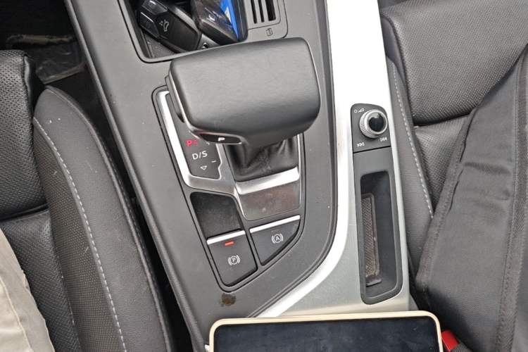 Used Audi A4L 2023 40 TFSI Fashion Dynamic Model Gear Lever