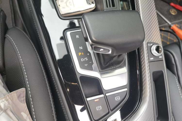 Used Audi A4L 2023 40 TFSI quattro Luxury Dynamic Edition Gear Lever
