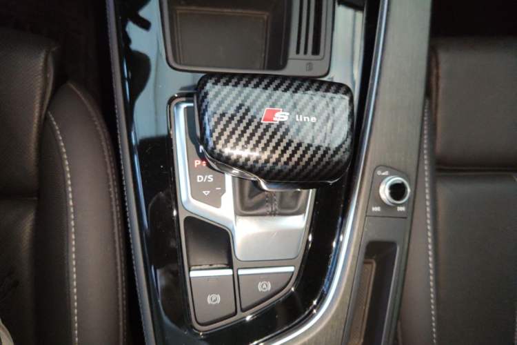 Used Audi A4L 2023 40 TFSI Luxury Dynamic Model Gear Lever
