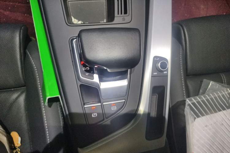 Used Audi A4L 2023 40 TFSI Fashion Dynamic Model Gear Lever