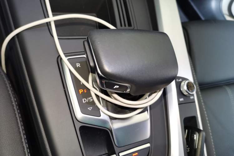 Used Audi A4L 2023 40 TFSI Fashion Dynamic Model Gear Lever