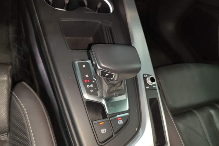 Used Audi A4L 2023 40 TFSI Fashion Dynamic Model Gear Lever