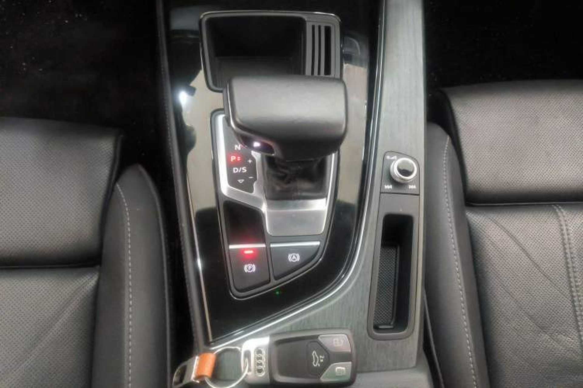 Used Audi A4L 2023 40 TFSI Luxury Dynamic Model Gear Lever
