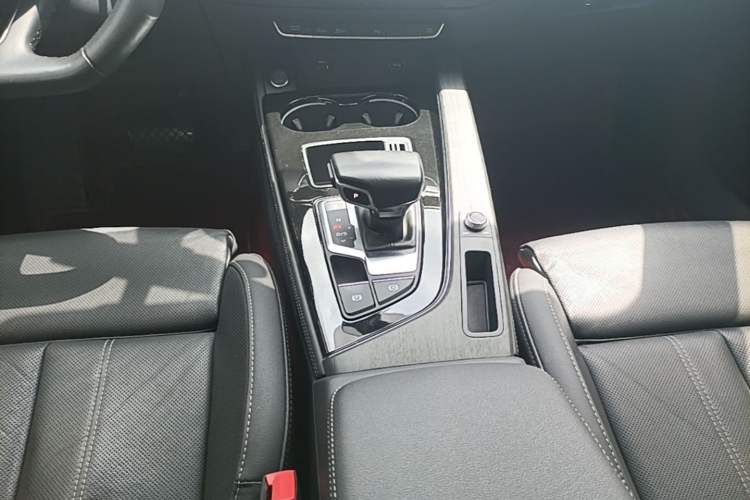 Used Audi A4L 2023 40 TFSI Luxury Dynamic Model Gear Lever