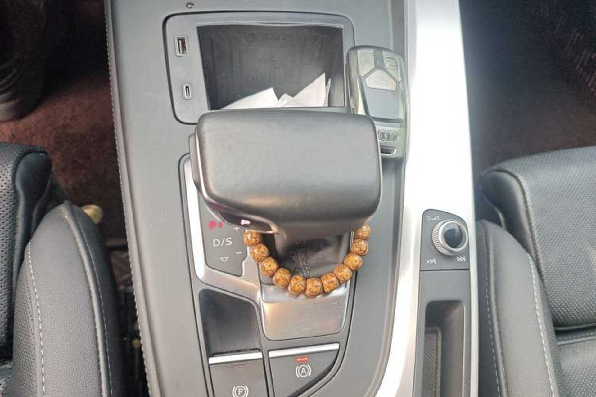 Used Audi A4L 2023 40 TFSI Luxury Dynamic Model Gear Lever