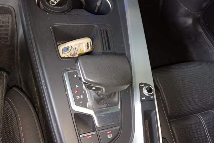 Used Audi A4L 2023 40 TFSI Fashion Dynamic Model Gear Lever