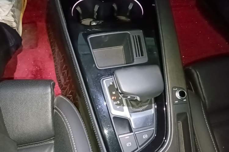 Used Audi A4L 2023 40 TFSI Luxury Dynamic Model Gear Lever