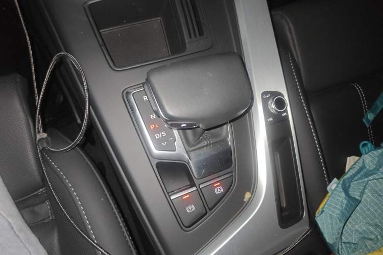 Used Audi A4L 2023 40 TFSI Fashion Dynamic Model Gear Lever