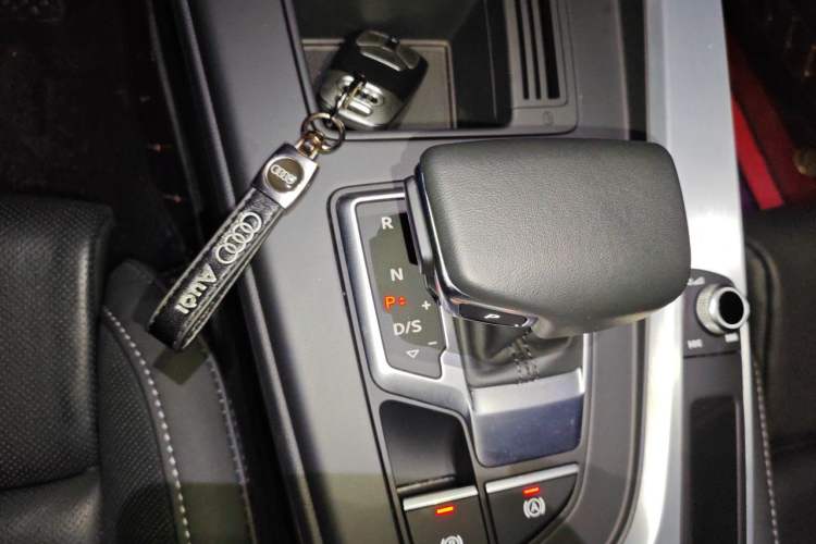 Used Audi A4L 2023 40 TFSI Fashion Dynamic Model Gear Lever