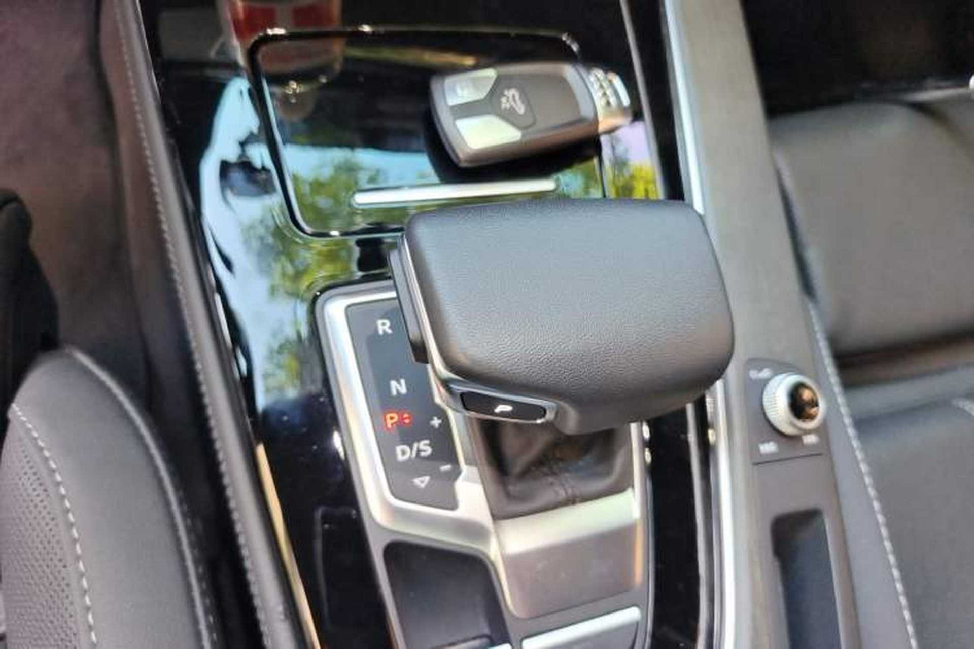 Used Audi A4L 2023 40 TFSI Luxury Dynamic Model Gear Lever
