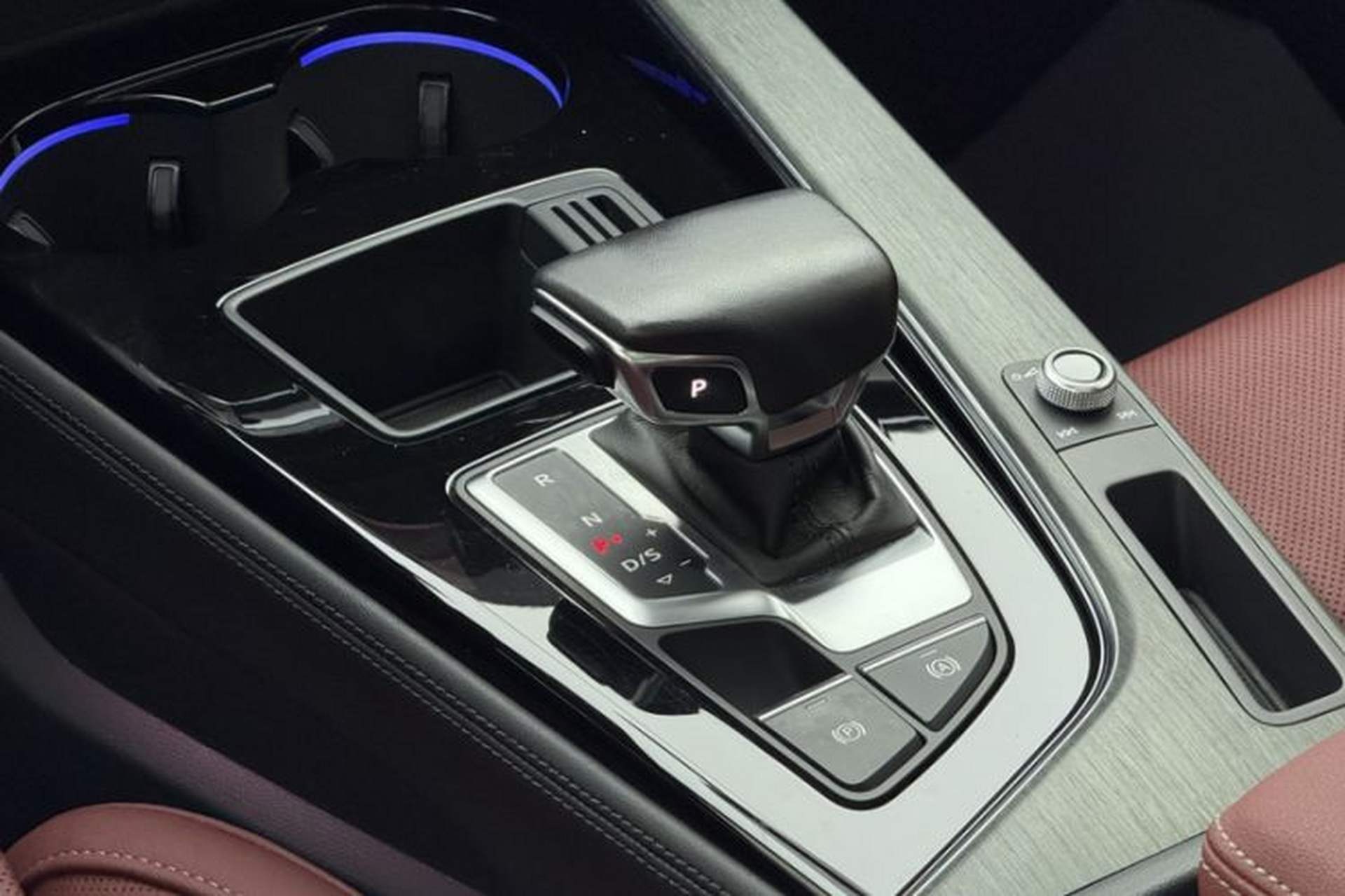 Used Audi A4L 2023 40 TFSI Luxury Dynamic Model Gear Lever