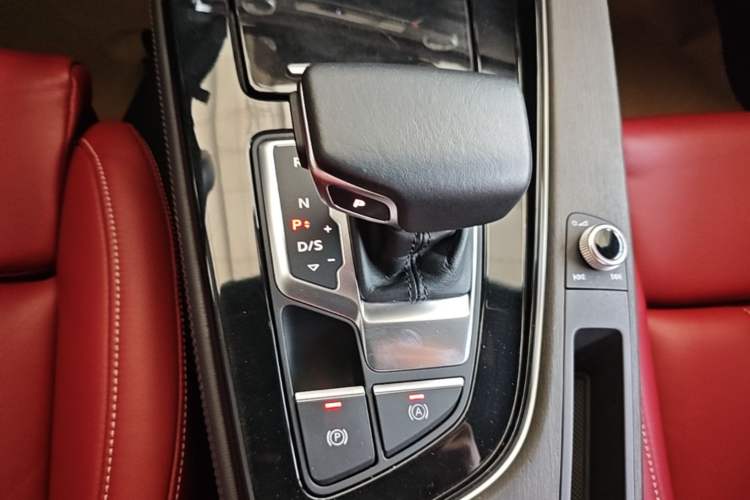 Used Audi A4L 2023 40 TFSI Luxury Dynamic Model Gear Lever