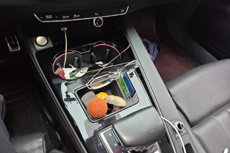 Used Audi A4L 2023 40 TFSI Luxury Dynamic Model Gear Lever
