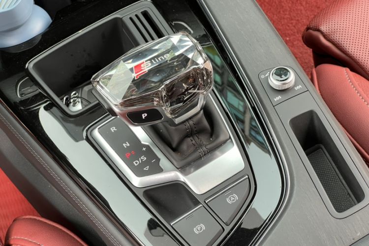 Used Audi A4L 2023 40 TFSI Luxury Dynamic Model Gear Lever