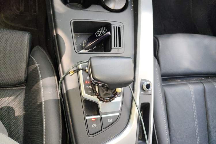 Used Audi A4L 2023 40 TFSI Fashion Dynamic Model Gear Lever