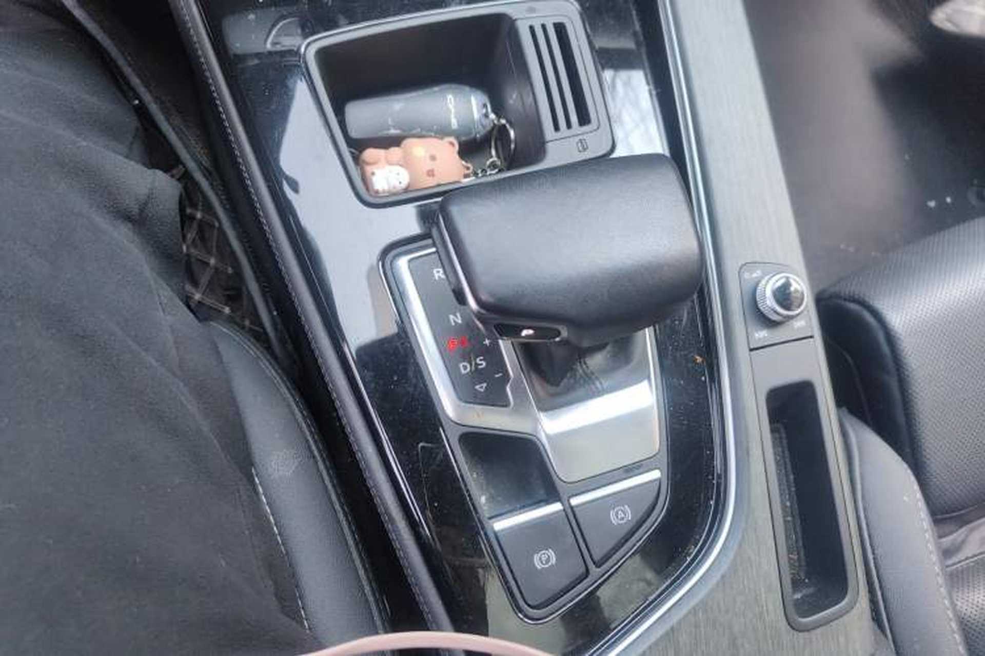 Used Audi A4L 2023 40 TFSI Luxury Dynamic Model Gear Lever