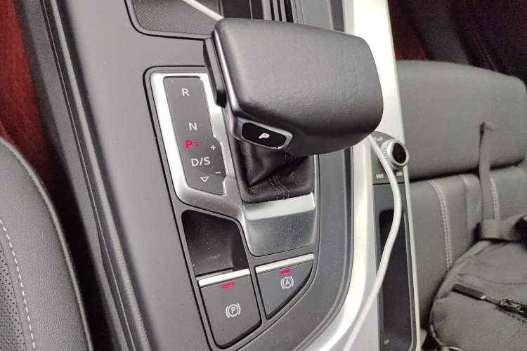 Used Audi A4L 2023 40 TFSI Fashion Dynamic Model Gear Lever