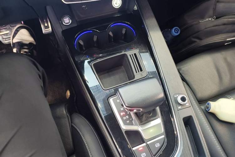 Used Audi A4L 2023 40 TFSI Luxury Dynamic Model Gear Lever
