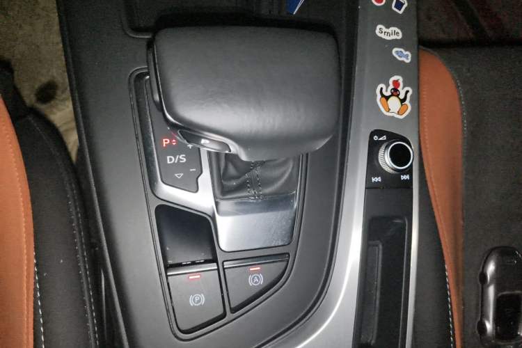 Used Audi A4L 2023 40 TFSI Fashion Dynamic Model Gear Lever