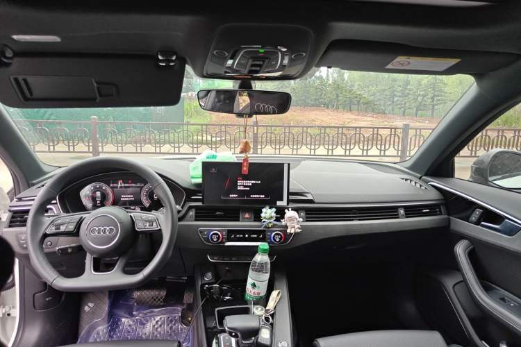Used Audi A4L 2023 40 TFSI Luxury Dynamic Model Headliner