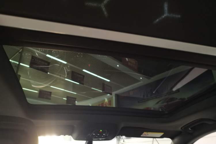 Used Audi A4L 2023 40 TFSI Luxury Dynamic Model Headliner
