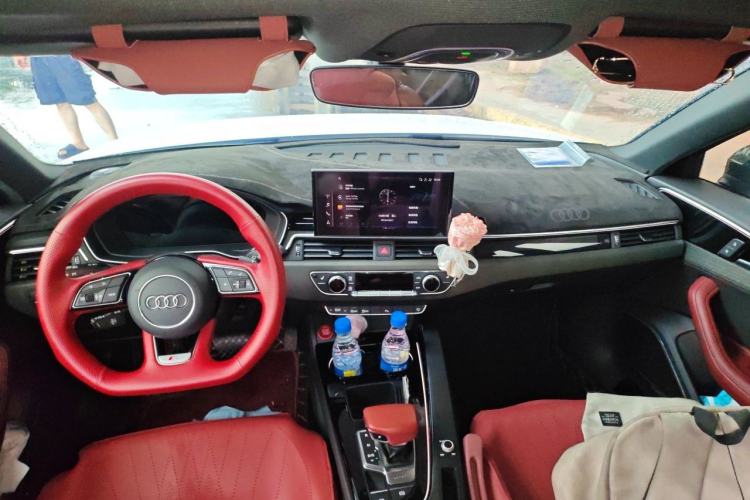 Used Audi A4L 2023 40 TFSI Luxury Dynamic Model Headliner