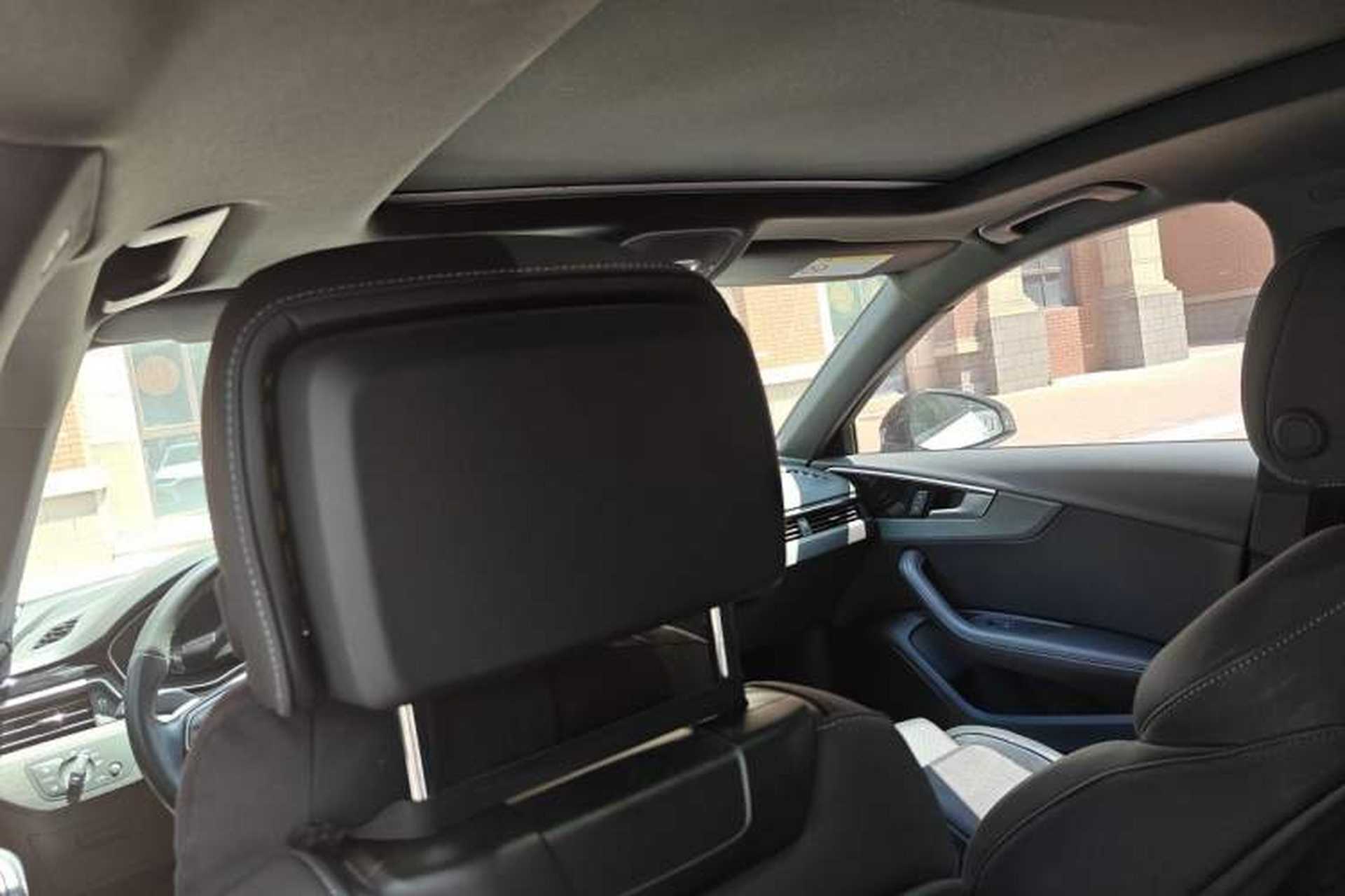 Used Audi A4L 2023 40 TFSI Luxury Dynamic Model Headliner