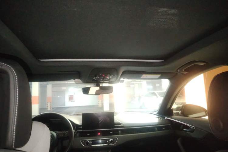 Used Audi A4L 2023 40 TFSI Luxury Dynamic Model Headliner