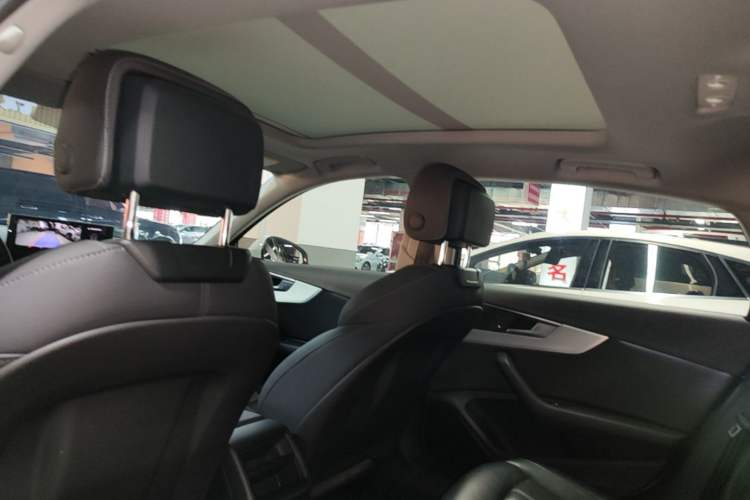 Used Audi A4L 2023 40 TFSI Fashion Dynamic Model Headliner