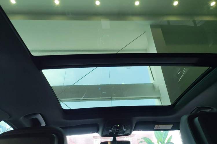 Used Audi A4L 2023 40 TFSI Luxury Dynamic Model Headliner