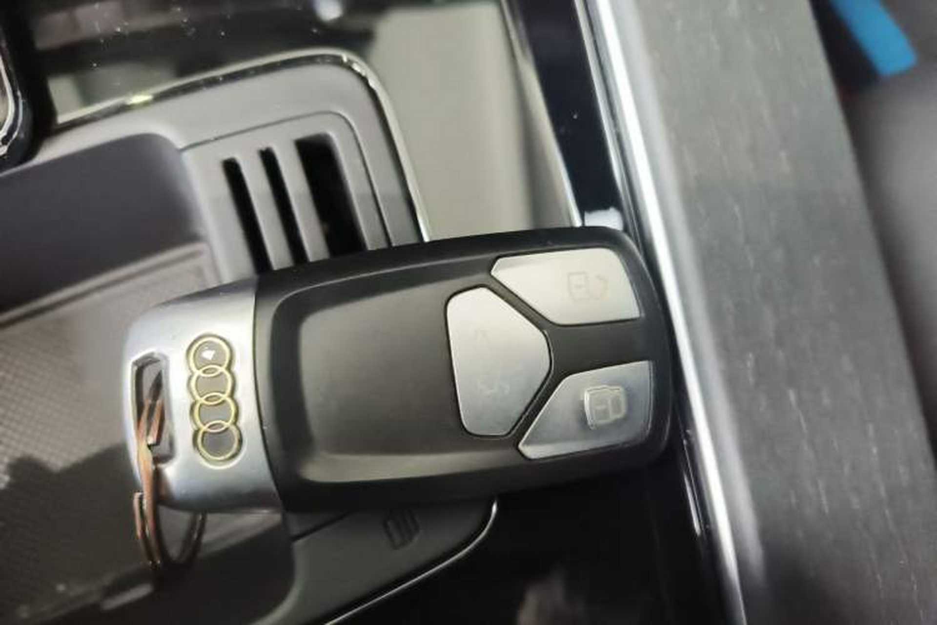 Used Audi A4L 2023 40 TFSI Luxury Dynamic Model Interior 1
