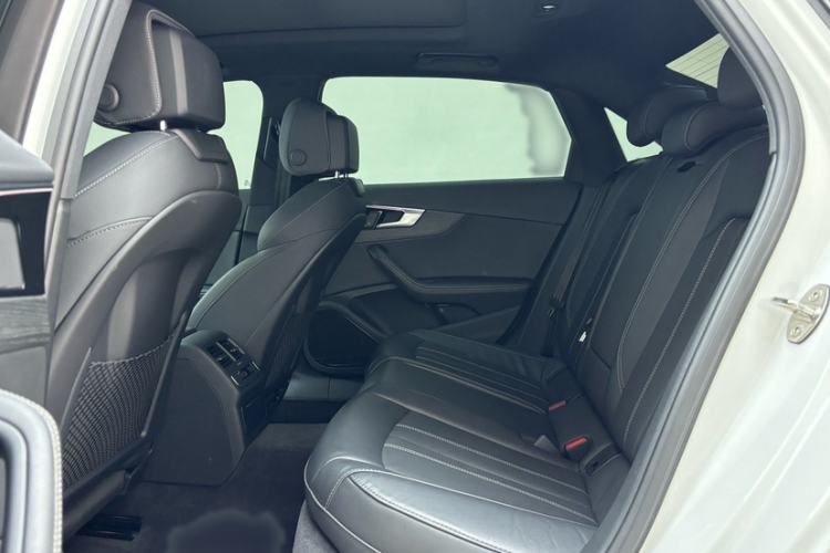 Used Audi A4L 2023 40 TFSI Luxury Dynamic Model Interior 1