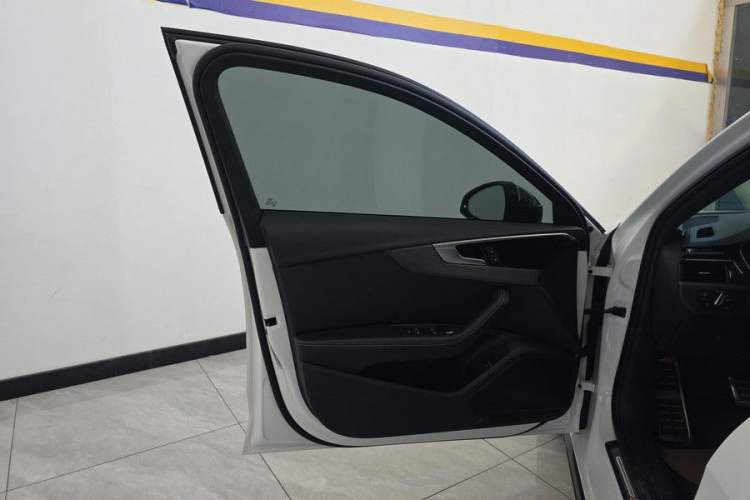 Used Audi A4L 2023 40 TFSI Luxury Dynamic Model Interior 11