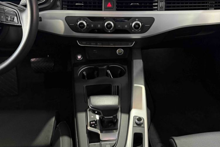 Used Audi A4L 2023 40 TFSI Fashion Dynamic Model Interior 2