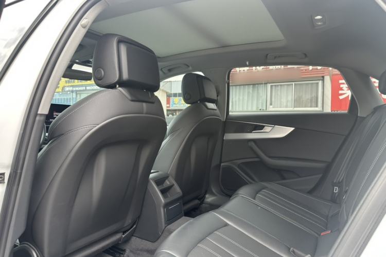 Used Audi A4L 2023 40 TFSI Luxury Dynamic Model Interior 2