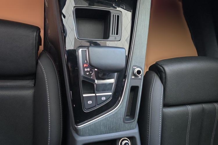 Used Audi A4L 2023 40 TFSI Luxury Dynamic Model Interior 4