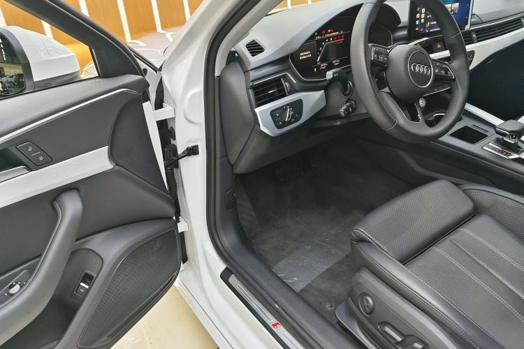Used Audi A4L 2023 40 TFSI Fashion Dynamic Model Interior 6