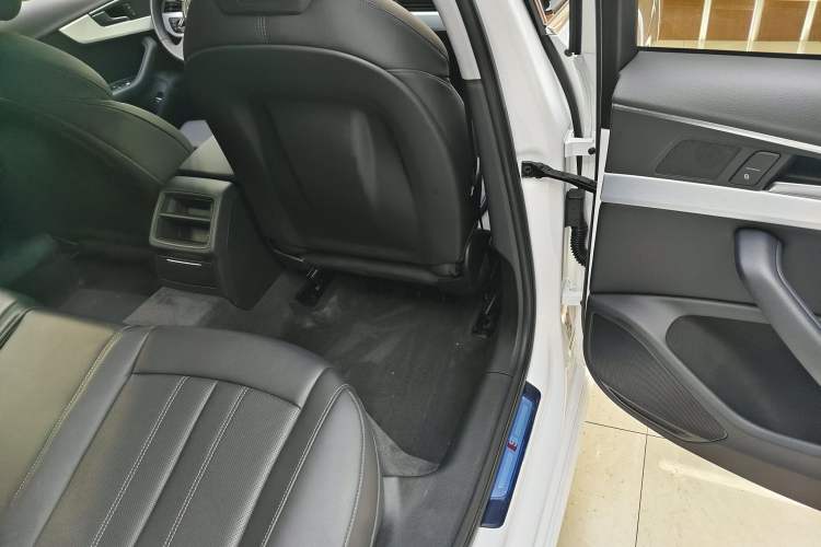 Used Audi A4L 2023 40 TFSI Fashion Dynamic Model Interior 9