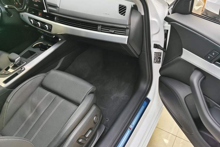 Used Audi A4L 2023 40 TFSI Fashion Dynamic Model Left Front Seat