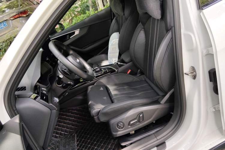 Used Audi A4L 2023 40 TFSI Luxury Dynamic Model Left Front Seat