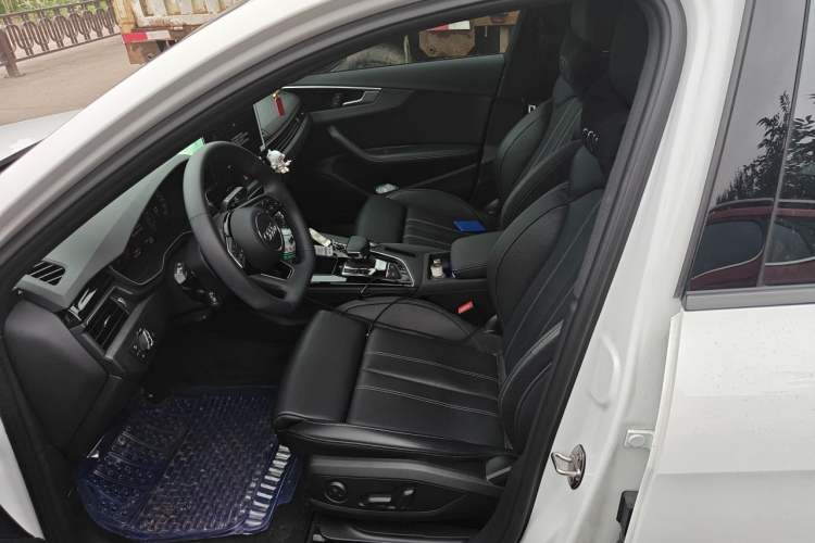 Used Audi A4L 2023 40 TFSI Luxury Dynamic Model Left Front Seat