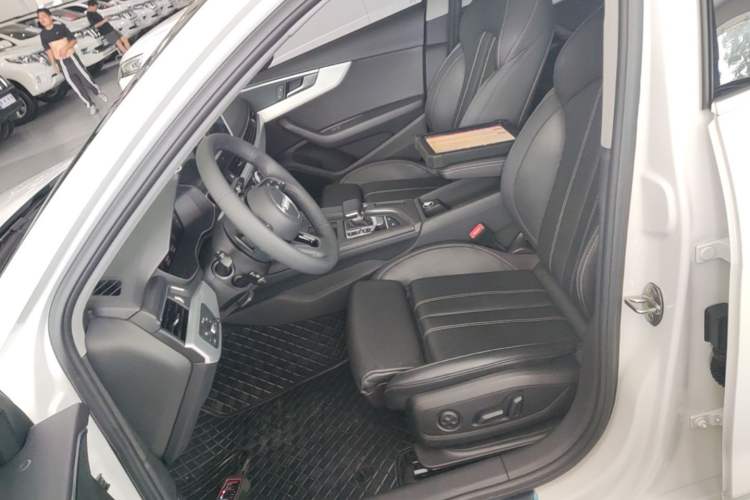 Used Audi A4L 2023 40 TFSI Fashion Dynamic Model Left Front Seat